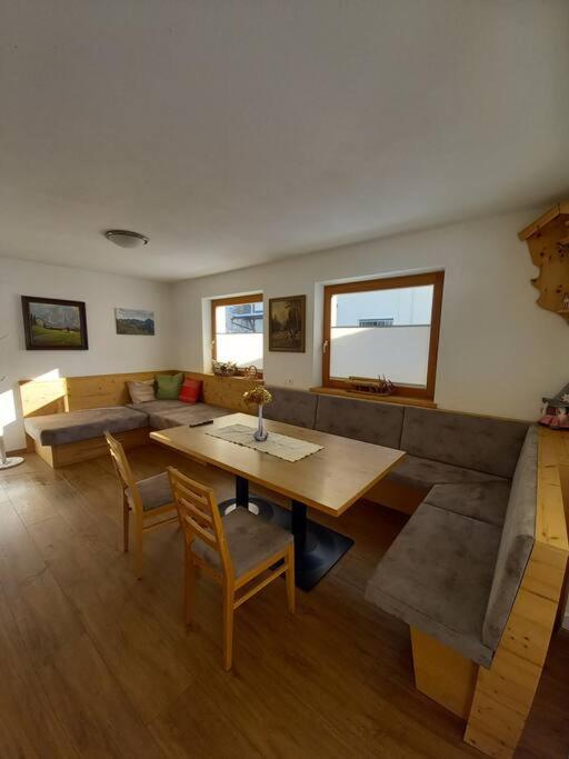 Grosszuegiges Apartment Georg Mayrhofen Barrierefrei Hollenzen Ngoại thất bức ảnh